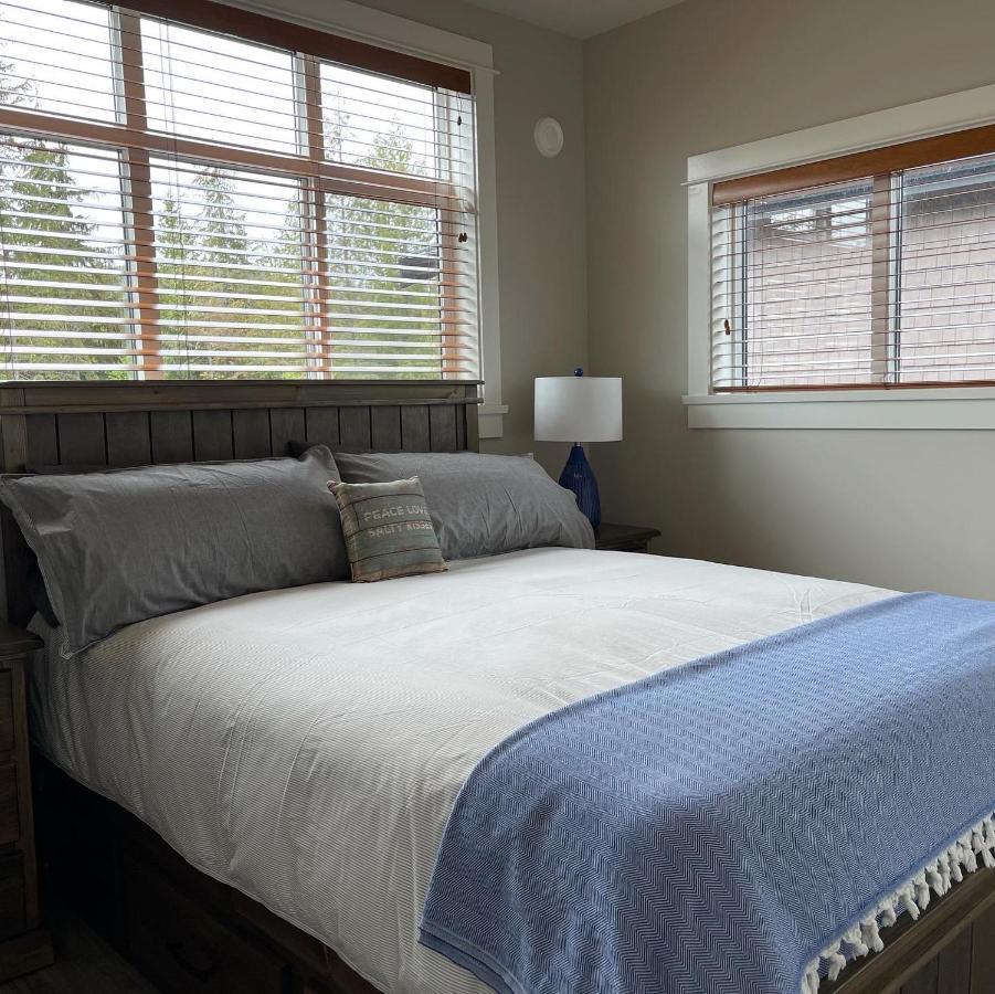 Вілла Port Renfrew Oceanfront Retreat Екстер'єр фото
