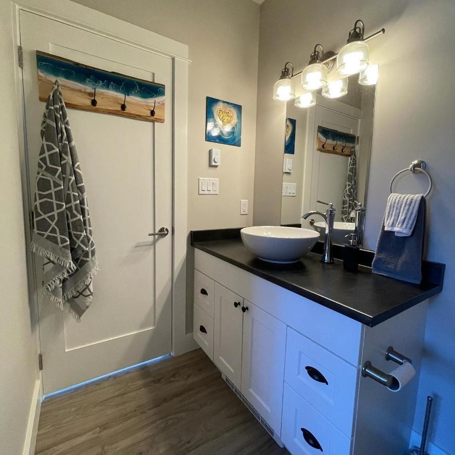 Вілла Port Renfrew Oceanfront Retreat Екстер'єр фото